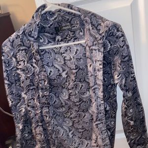 Printed dress shirt.